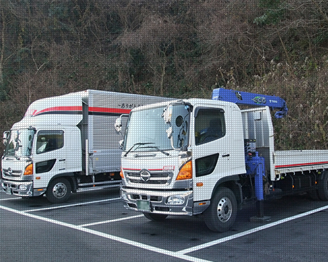 精密機器輸送・一般貨物輸送を手掛ける光栄急配のエアサス付クレーン車